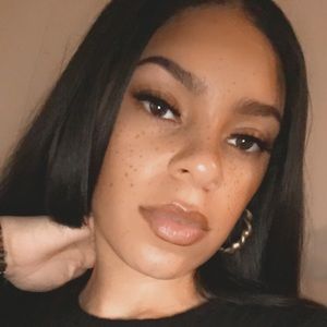 Meet your Posher, Tiara